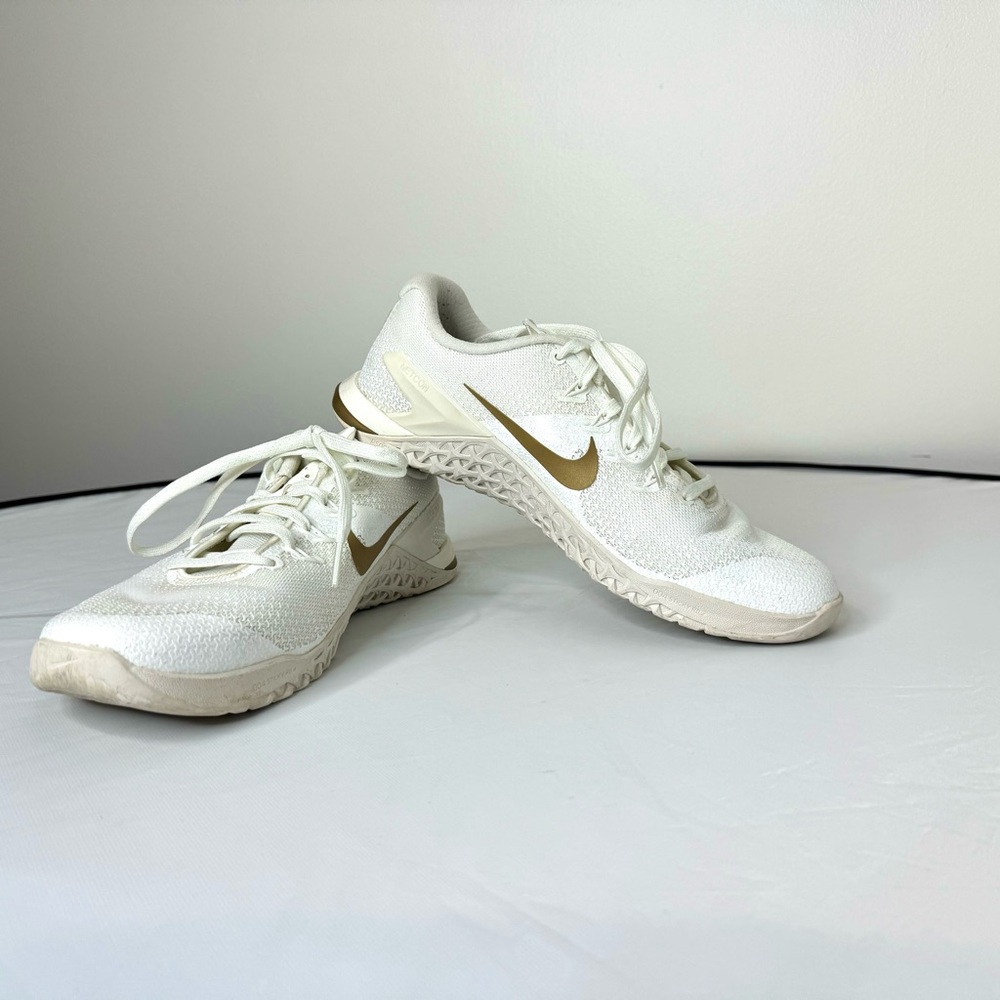 Women’s Nike metcon white and gold size 8.5 shoes